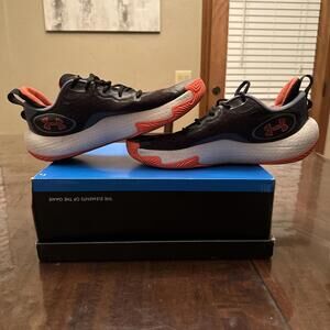 Scarpa basket Under Armour Spawn 5 - 3026285-001 Size 12 Rare